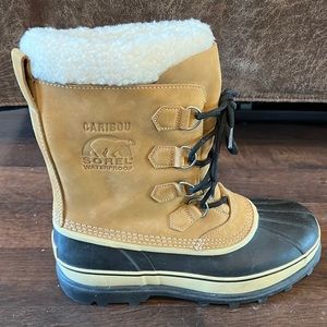 MEN'S SOREL CARIBOU BOOT, size 11.